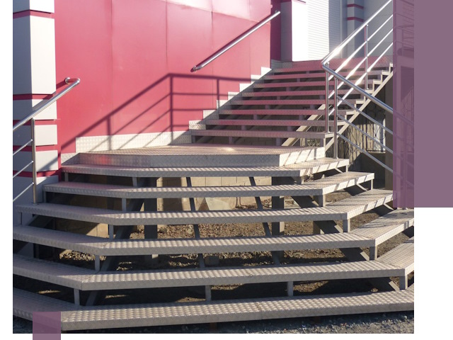 Лестницы для магазина в Краснодаре — изготовление и монтаж