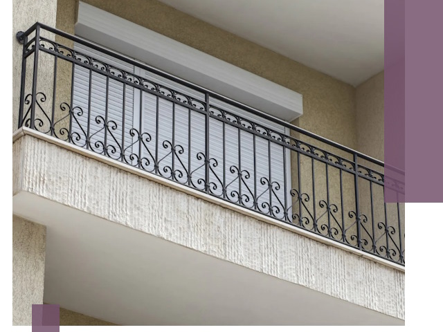 Балконные ограждения из металла и стекла в Краснодаре для домов