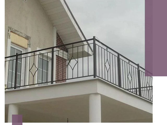 Изготовление балконных ограждений в Краснодаре из металла и стекла