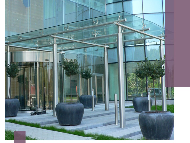 Навесы из стекла на заказ в Краснодаре — монтаж и установка