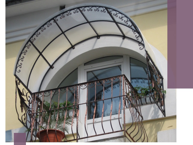 Козырьки над балконом в Краснодаре — изготовление и монтаж