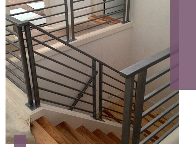 Изготовление поручней из металла и дерева в Краснодаре